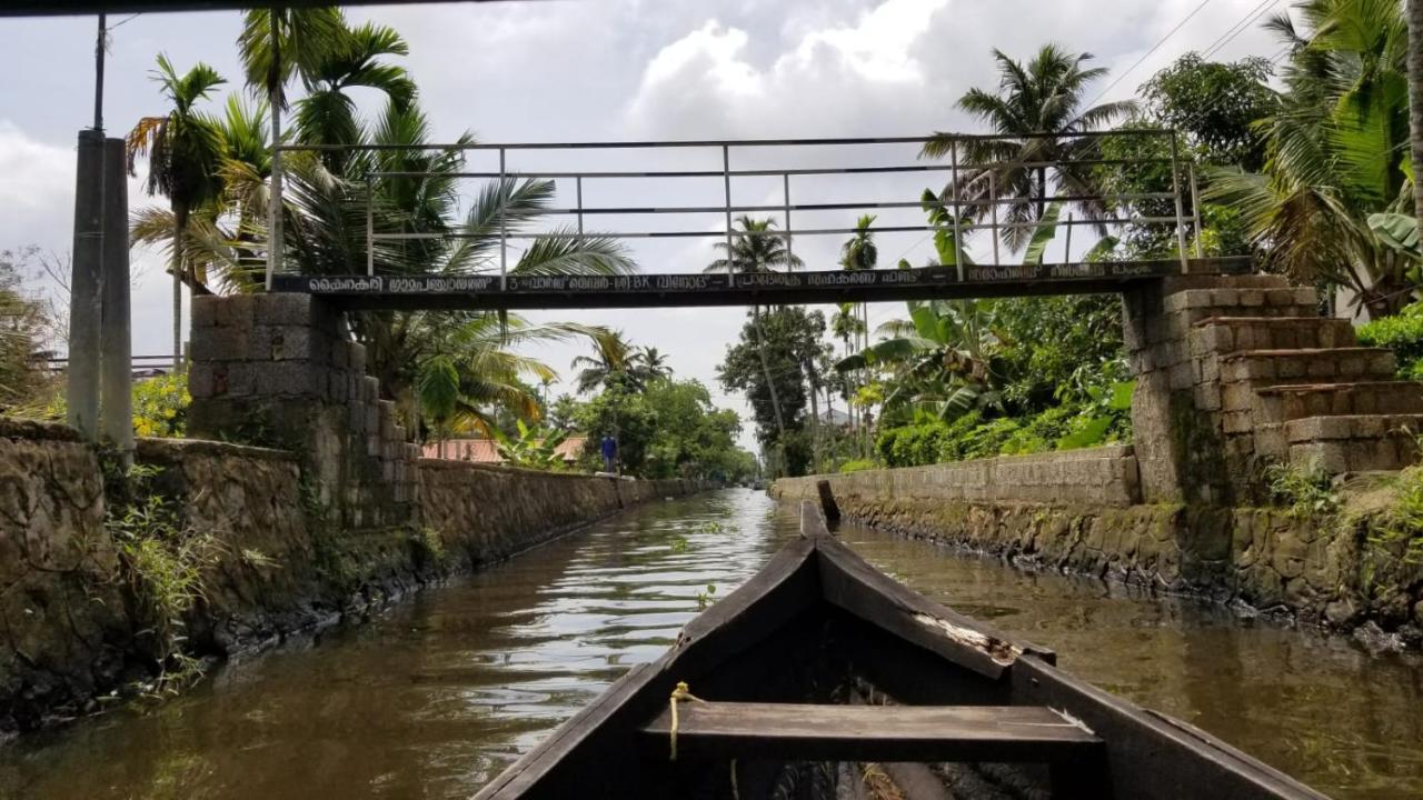 Blues Appartamento Alappuzha Esterno foto