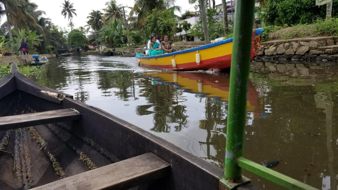 Blues Appartamento Alappuzha Esterno foto